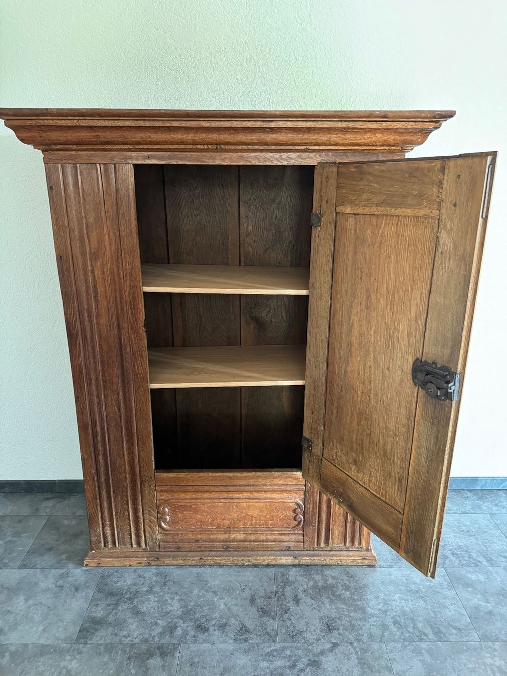 Armadi: Antiker Schrank – Usato da Meisterschwanden venduto da bar_gkr7 2