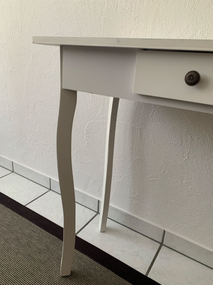 Tables: Kleiner Tisch mit Schublade – D'occasion à Hochdorf par Blume007 1