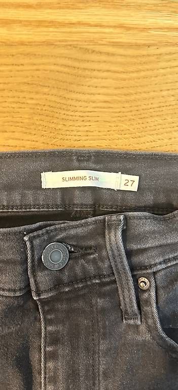 Jeans: Levis Slimming Slim Grösse S – Gebraucht aus Bern von fab_tx65 1
