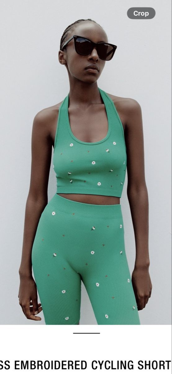 Zara Lotti di vestiti: Zara Green Cycling Shorts – Nuovo (secondo la descrizione) da Zürich venduto da que_5ntr