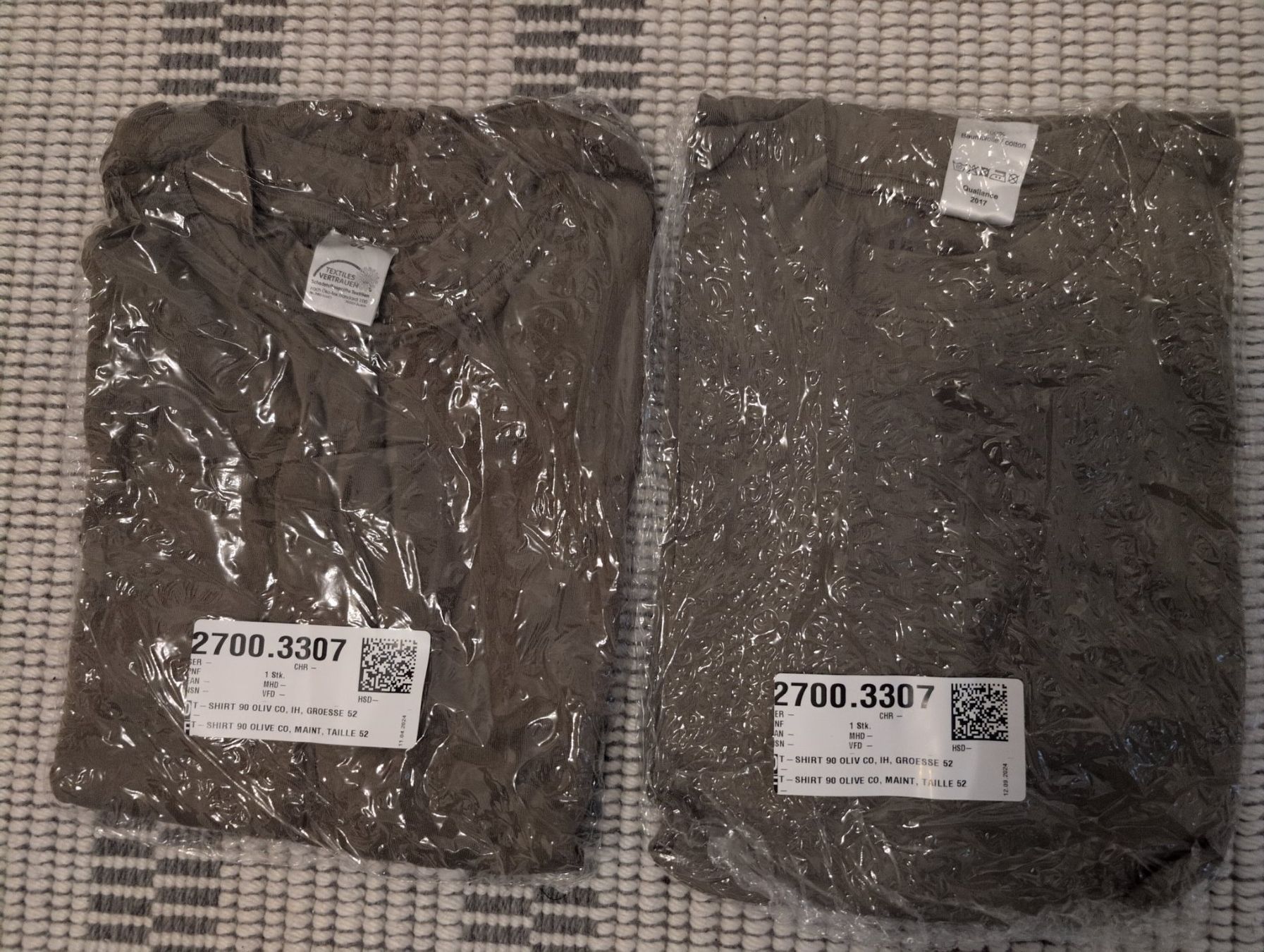Schweizer Armee T-shirt: 2x Militärrollshirt Grösse 52 – Nuovo e nell'imballaggio originale da Wallisellen venduto da cor_d9k5 1