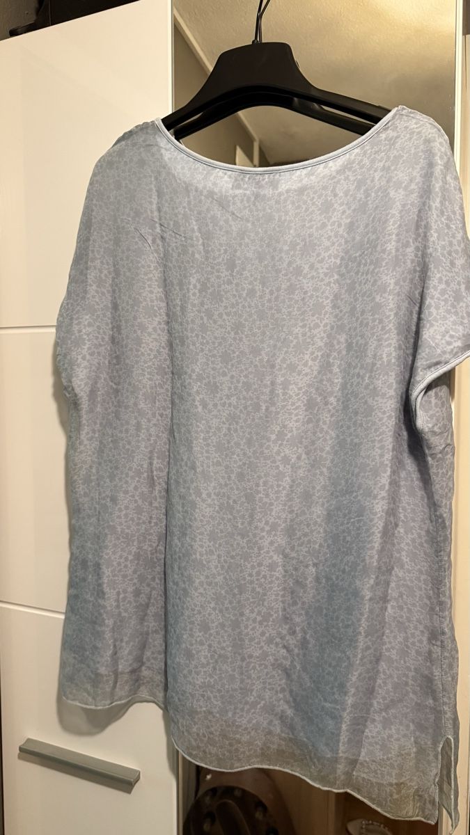 Tops: Damen Bluse 100% Seide light blue Grösse M – D'occasion à Zürich par Tramp1981 2