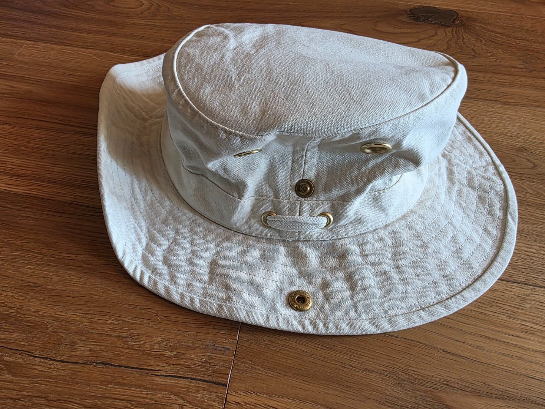 Tilley Copricapi, berretti & cappellini: The Tilley Hat - Modell T3 - Grösse 7 1/2 - 60 cm beige – Usato da Walterswil BE venduto da Lonitti