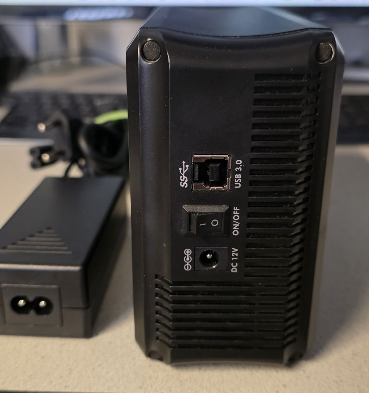 Dischi rigidi: LogiLink USB 3.0 2-Bay RAID Gehäuse mit 2× 4 TB Harddisk – Usato da Ebikon venduto da Fredieluz 1