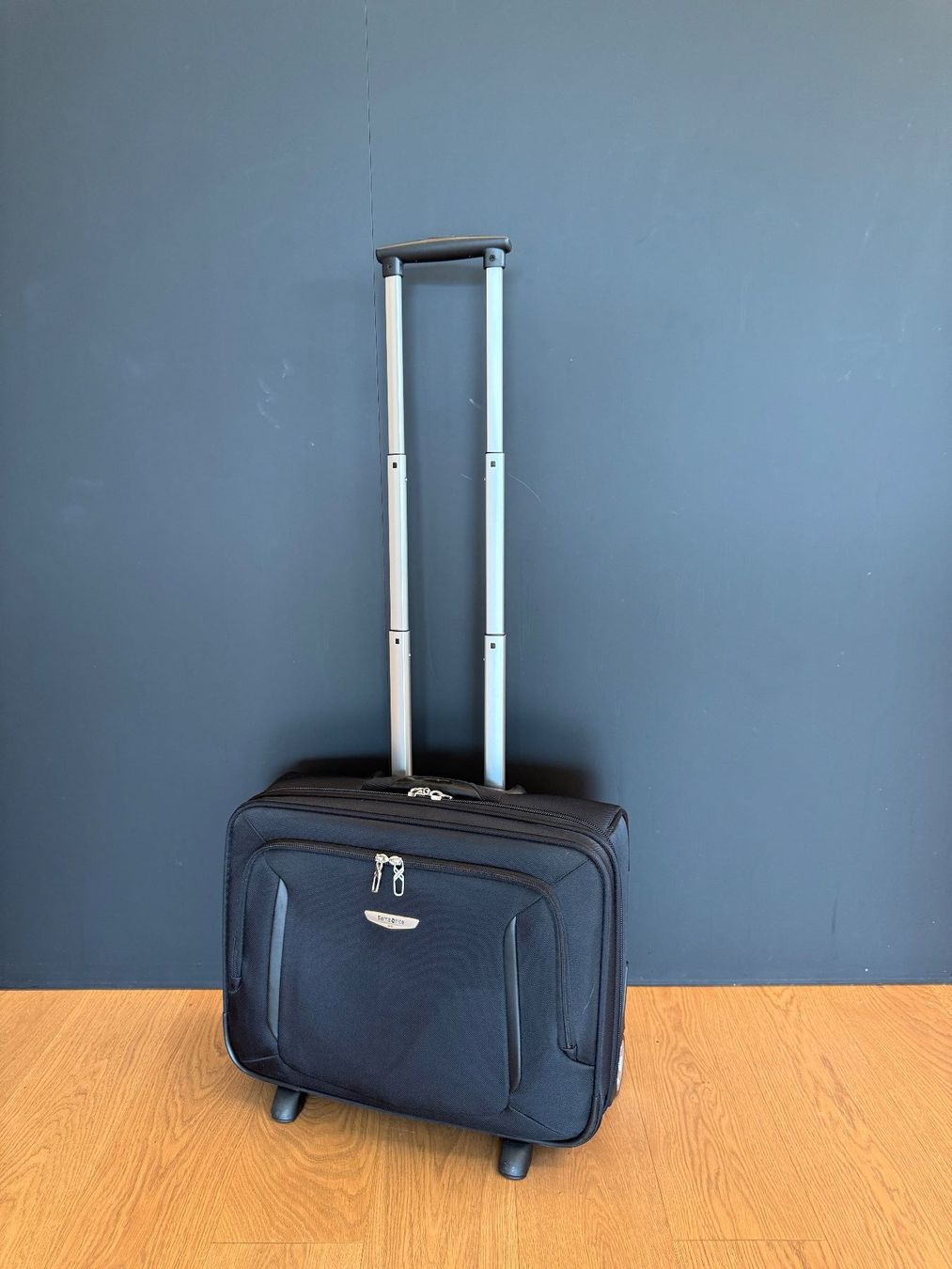 Samsonite Valigie: Samsonite Business Rollkoffer mit Kleiderfach – Usato da Merlischachen venduto da claudiabaumann
