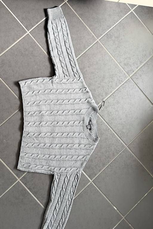 Maglioni & Felpe: GRAUER STRICKPULLOVER – Usato da Affeltrangen venduto da janaleiin 2
