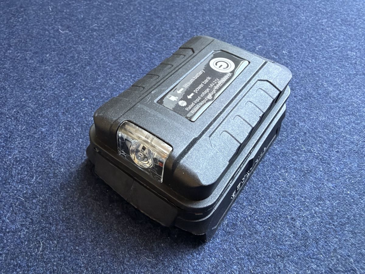 Bosch Caricabatterie: Flashlight/USB Power bank adapter for Bosch 18V battery – Nuovo (secondo la descrizione) da Zürich venduto da jankais3r 3