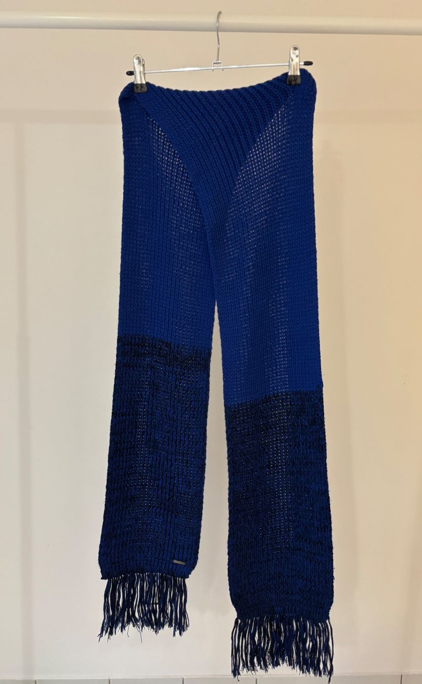 Diesel Foulards, Tücher & Schals: Echarpe DIESEL bleu avec franges – Neu (gemäss Beschreibung) aus Veyrier von MargaritaR