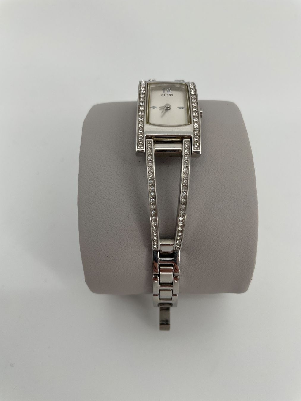 Guess Orologi: Guess Damenuhr mit Strass Steinen – Usato da Auenstein venduto da moin. 1