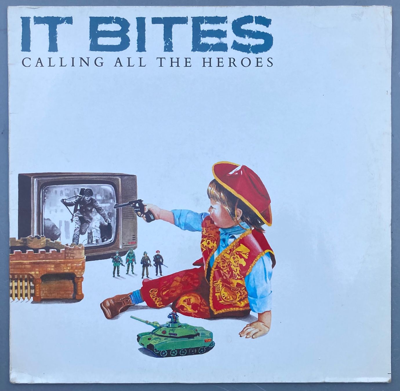 Dischi in vinile: IT BITES - CALLING ALL THE HEROES – Usato da Poliez-Pittet venduto da Newtown-Records