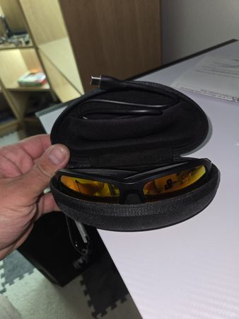 Lunettes de Soleil Bose avec Étui Noir Bon État pour sport