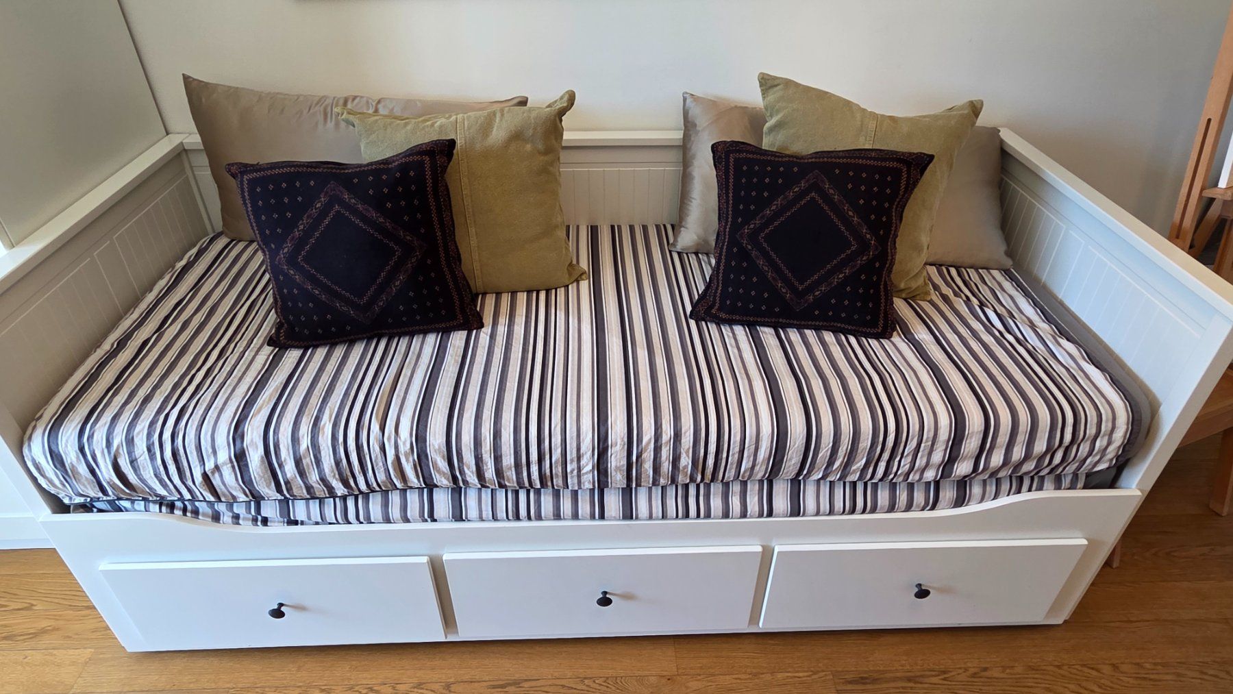 Ikea Betten: IKEA Bed with Extra Pull-Out Bed – Excellent Condition – Gebraucht aus Geneva von tut_95td