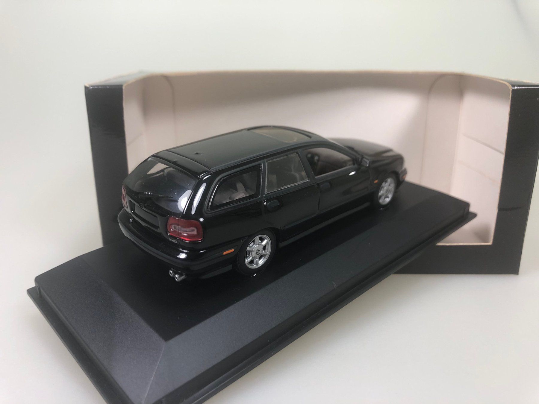 Volvo Modellini d'auto: Volvo V40 - Minichamps - 1:43 – Usato da Widen venduto da Himan 1
