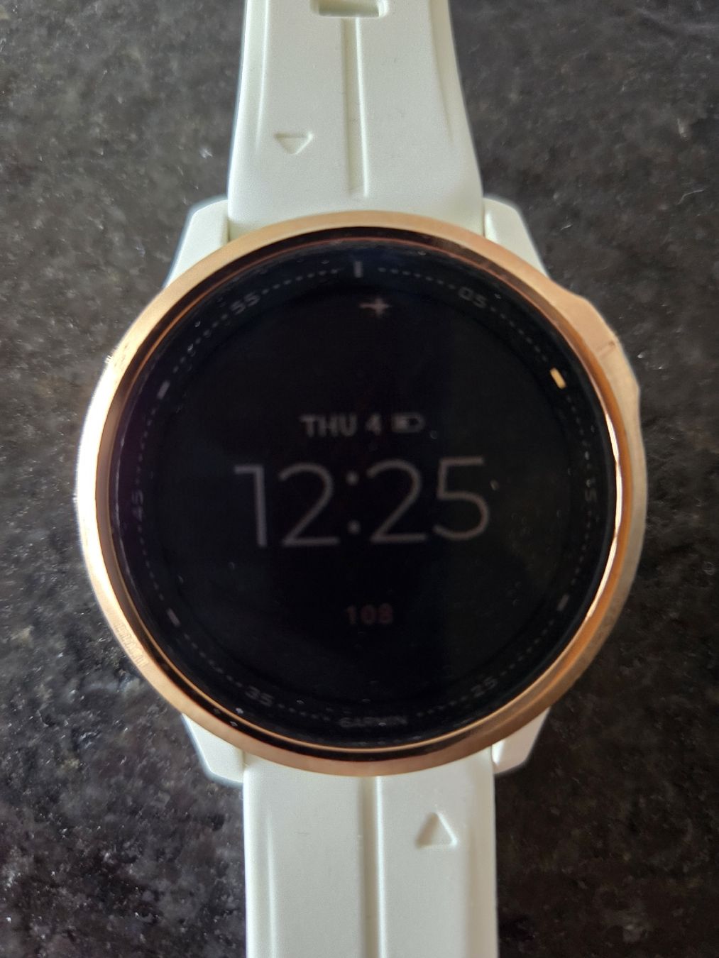 Garmin Smartwatch: Garmin Fenix 6s in Roségold – Usato da Lurtigen venduto da nadinekaempf