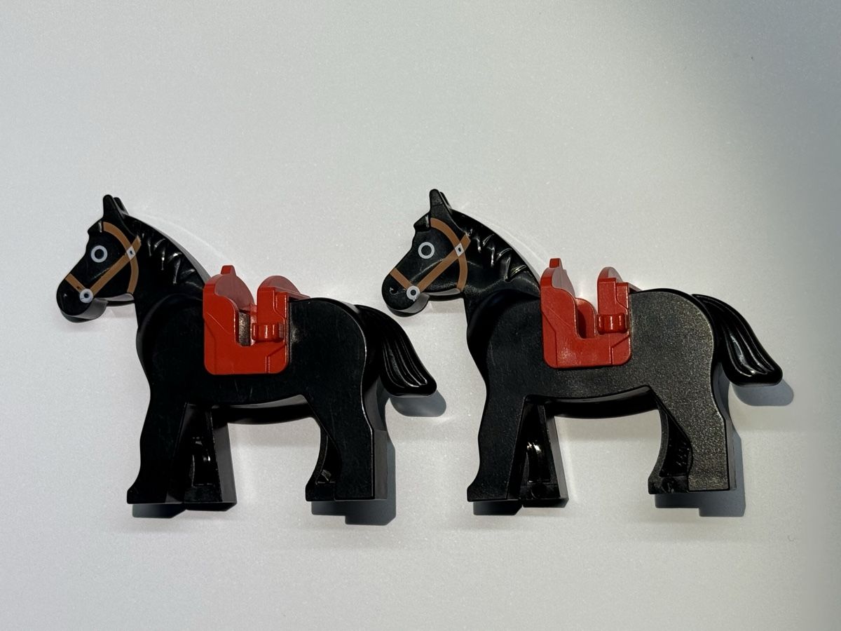 Lego Giocattoli: 2 Lego Pferde schwarz mit Sattel . – Usato da Rheinfelden venduto da zim_2hqc