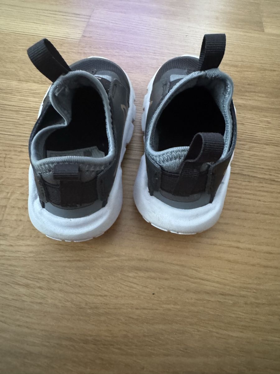 Nike Scarpe per ragazzi: Baskets Nike enfant, très bon état – Usato da La Chaux-de-Fonds venduto da kel_9khc 2
