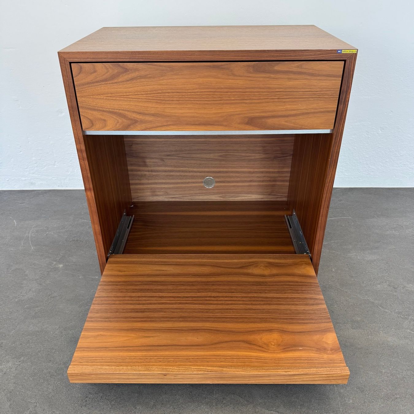 Armadi: Top Design Exclusiv Sideboard 760mm breit - Nussbaum – Usato da Schönenwerd venduto da mcofficeshop 1