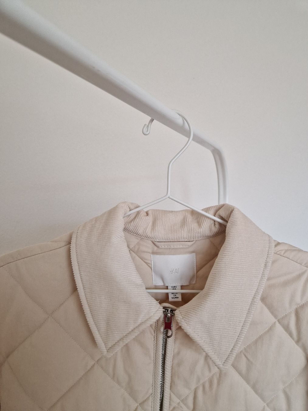 H&M Giacche: H&M Steppjacke Beige, Neu – Nuovo e nell'imballaggio originale da Samstagern venduto da DatJulie 1