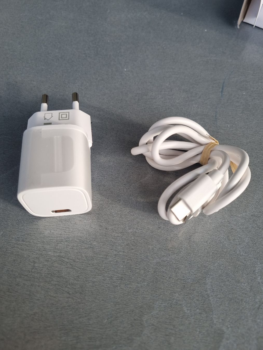 Caricabatterie: Schnell- Ladegerät 30W USB-C / Neu – Nuovo e nell'imballaggio originale da Adlikon b.Regensdf venduto da attila63