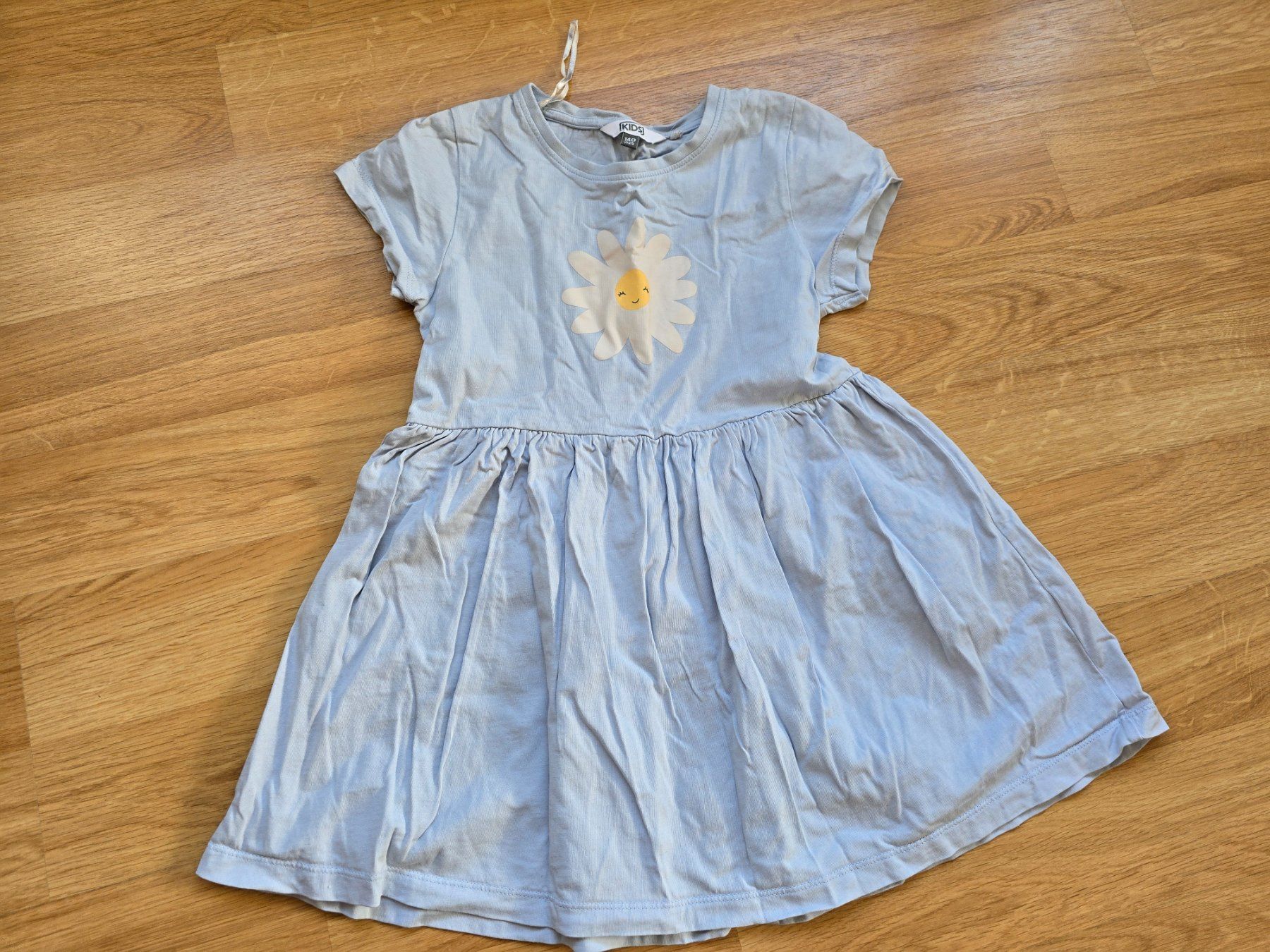 Kleider & Röcke: Sommerliches Mädchen Kleid mit Gänseblümchen, Grösse 140 – Gebraucht aus Büttikon AG von Amineah
