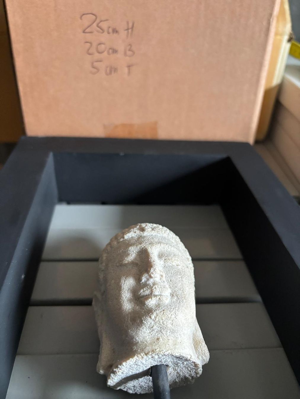 Sculture & Statue: Bild Buddha Steinguss – Nuovo e nell'imballaggio originale da Regensdorf venduto da RCM_8105Regensdorf 2