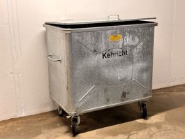Grosser Kehricht Container, Metall mit Rollen und Deckel