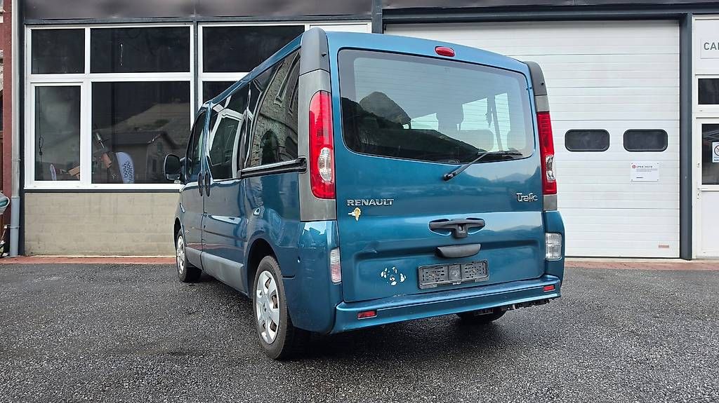 Renault Veicoli commerciali: RENAULT TRAFIC 9 POSTI ARIA CONDIZIONATA – Usato da Cresciano venduto da Gafe2009 2