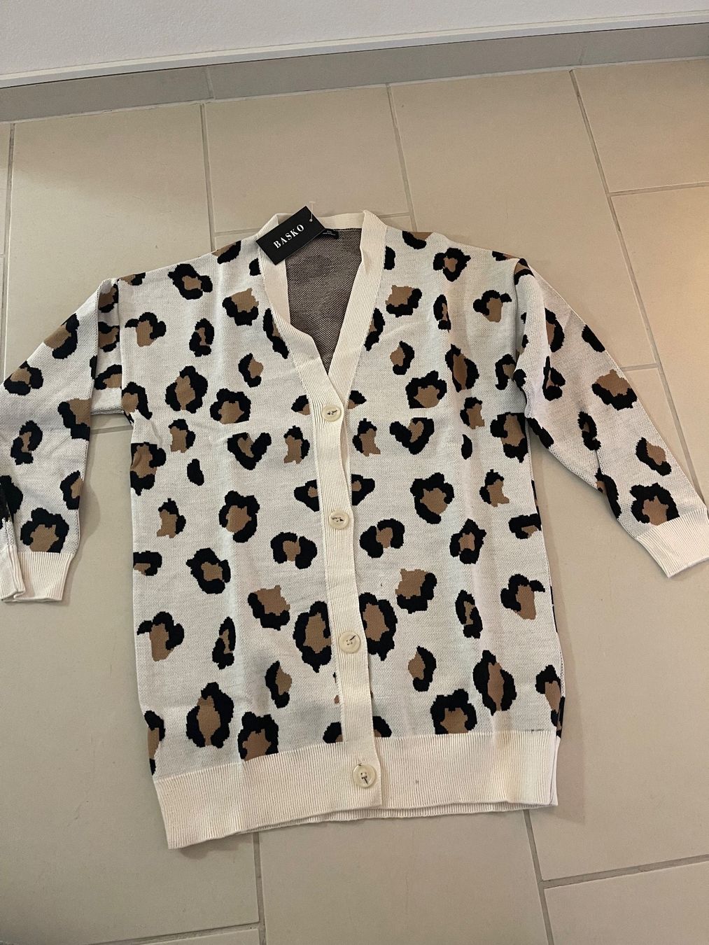 Giacche: Leoparden Cardigan One Size Oversized Fit – Nuovo (secondo la descrizione) da Bassersdorf venduto da Sandy456 4