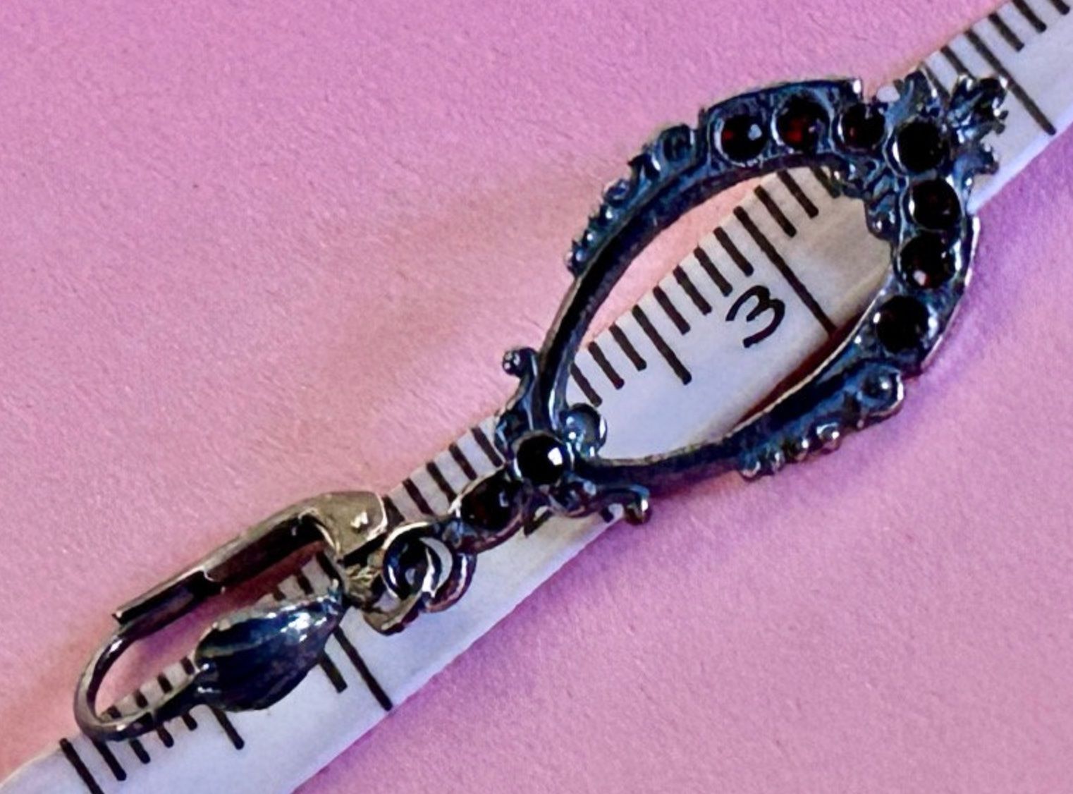 Boucles d'oreille: Silberohrringe mit dunkelroten Steinli – D'occasion à Dittingen par Bellevista 8