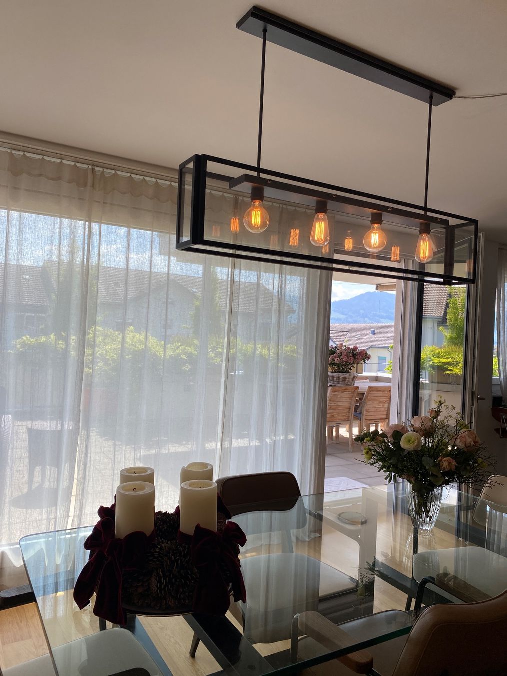 Tische: Esstisch und Lampe – Gebraucht aus Jona von WPB 2