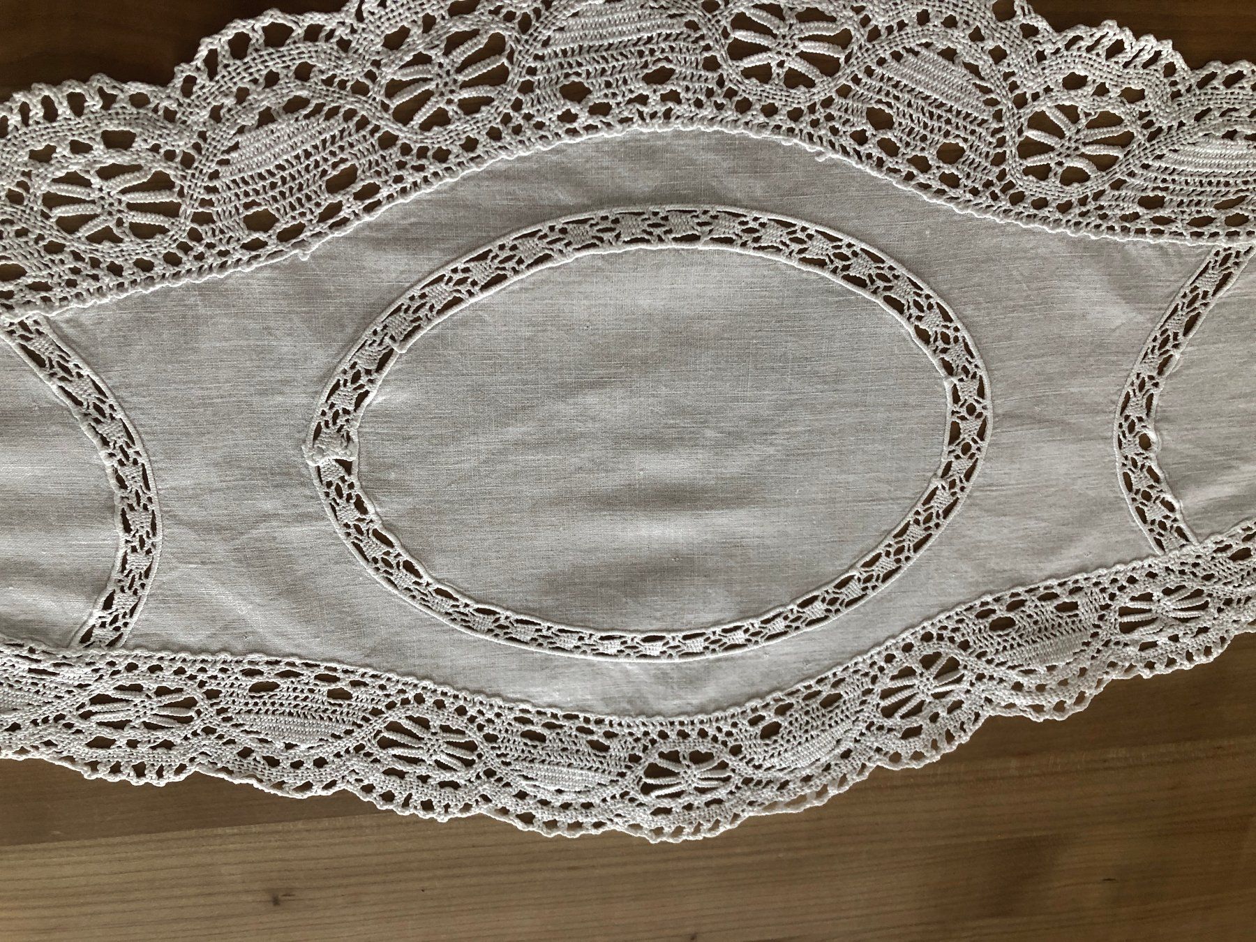 Coperte: Spitzendecke, oval – Usato da Eschenz venduto da glaro14 2