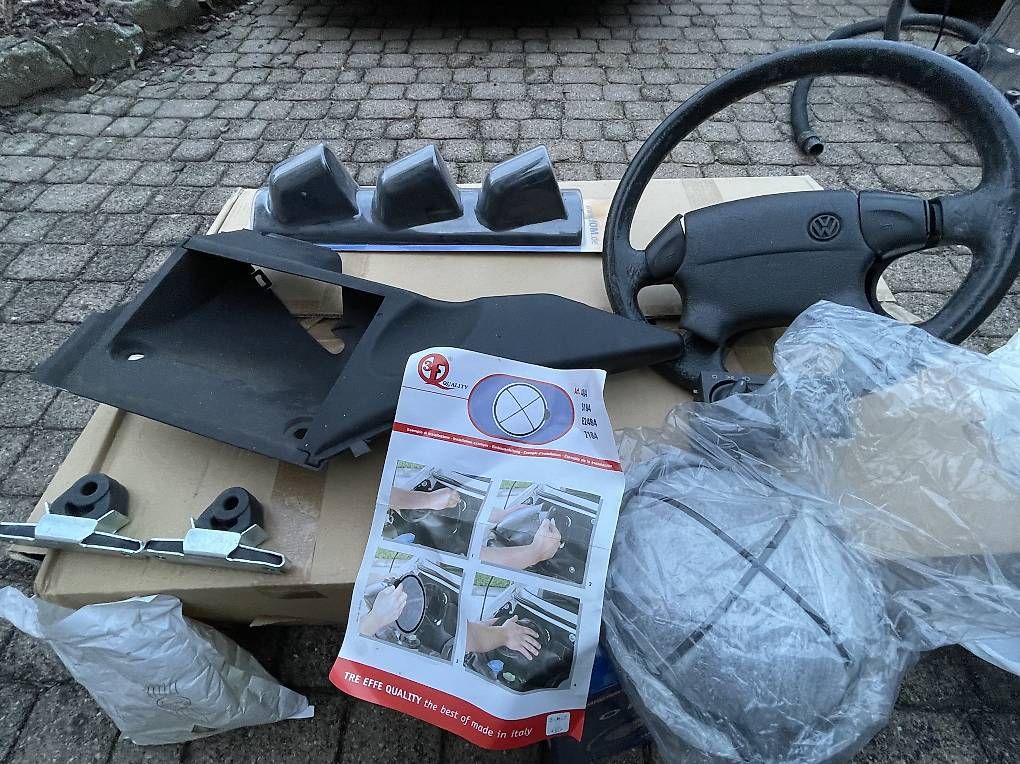 VW Tutti pezzi di ricambio auto: Div. VW T4 Teile – Usato da Wettingen venduto da Erdna2005