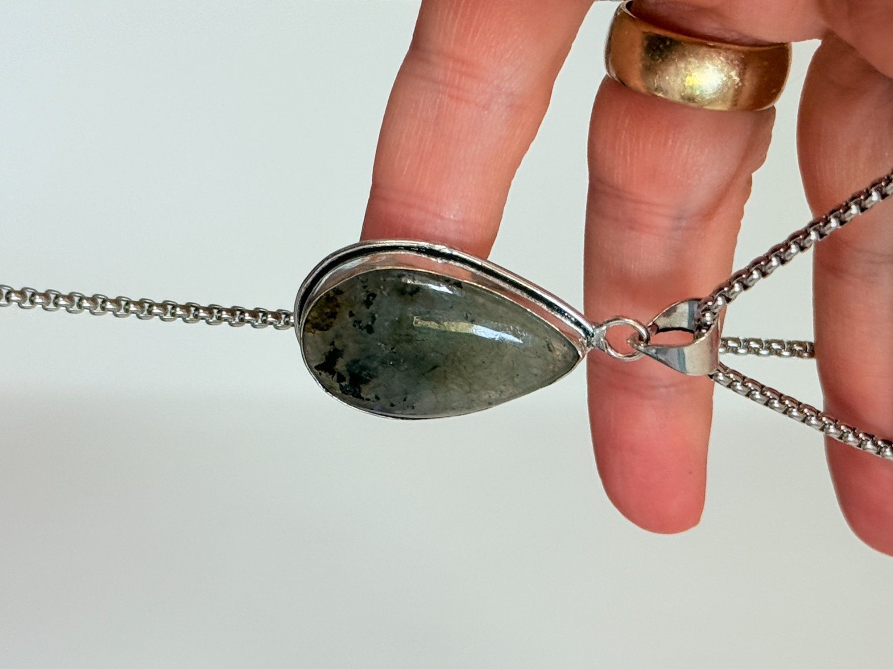 Ketten: Collier avec Labradorite – Neu und originalverpackt aus Genève von AWWA 2
