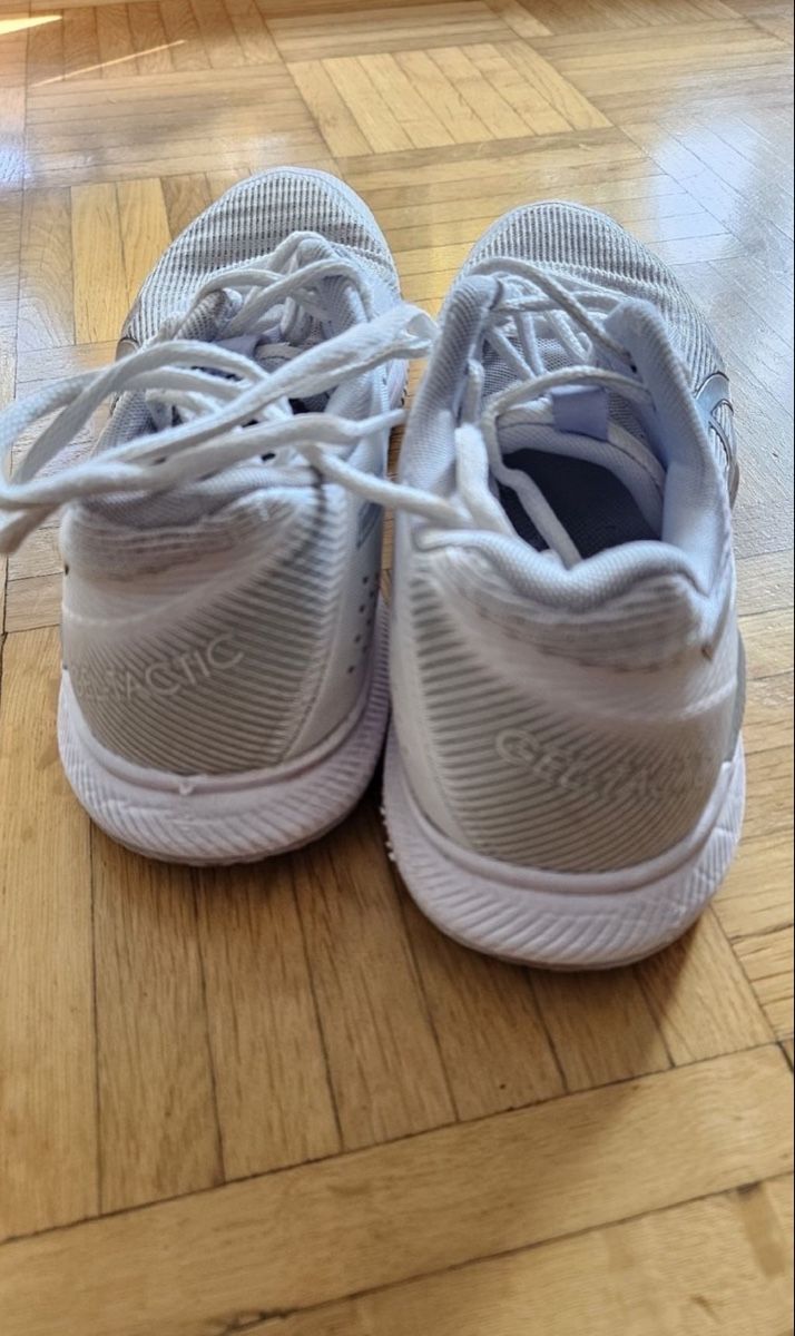 Asics Damenschuhe: Asics Gel-tactic Laufschuhe weiss Gr. 40 – Gebraucht aus St. Gallen von lfs_nxl8 1