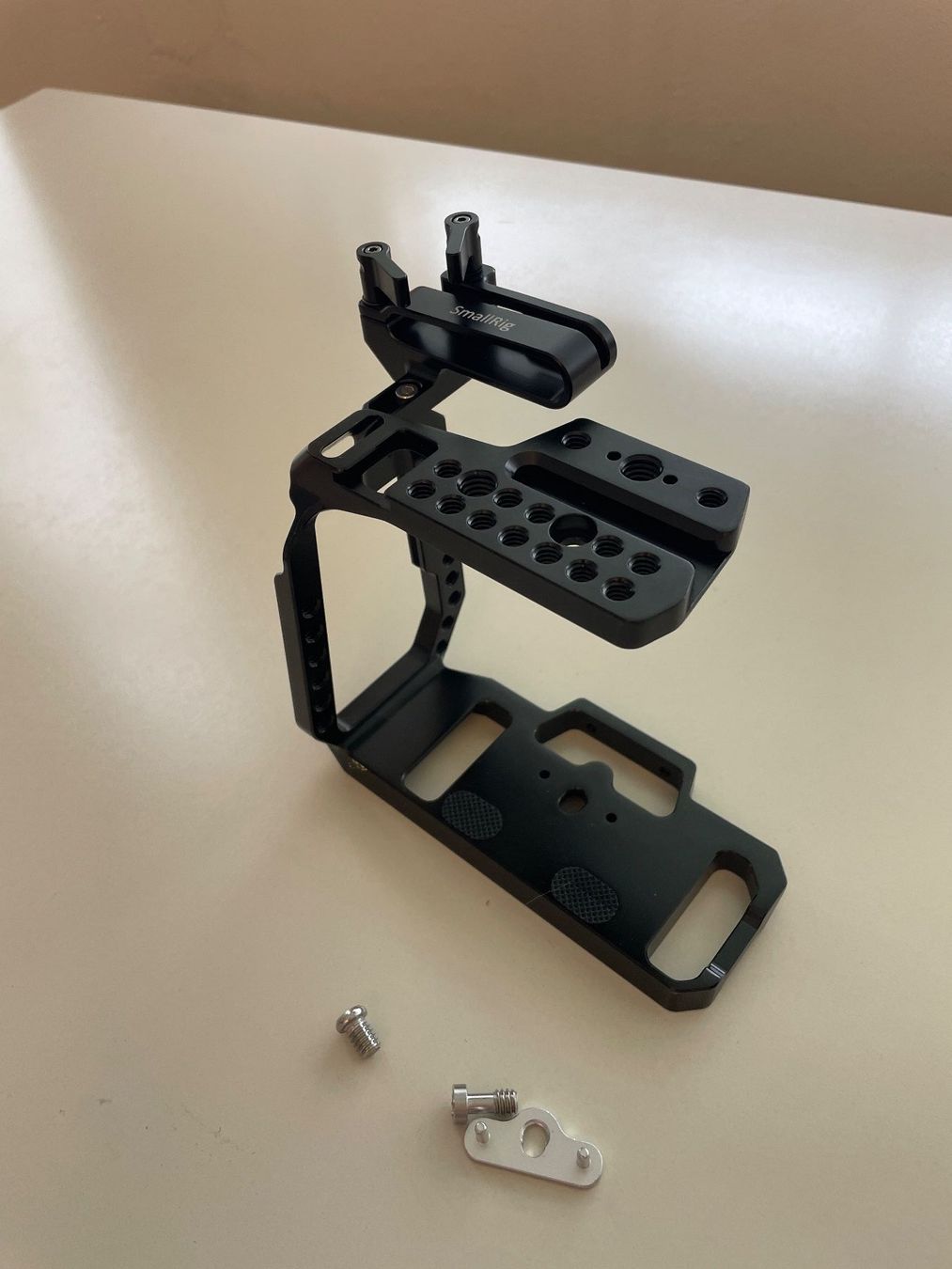Smallrig Supporti a parete: BMPCC4K SmallRig Half Cage – Blackmagic Pocket Cinema Camera – Usato da Uvrier venduto da SzymonClivaz 2
