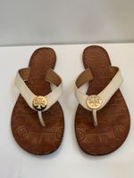 TORY BURCH: Helle Leder-Zehen-Sandale mit 'Gold'-Logo, 37
