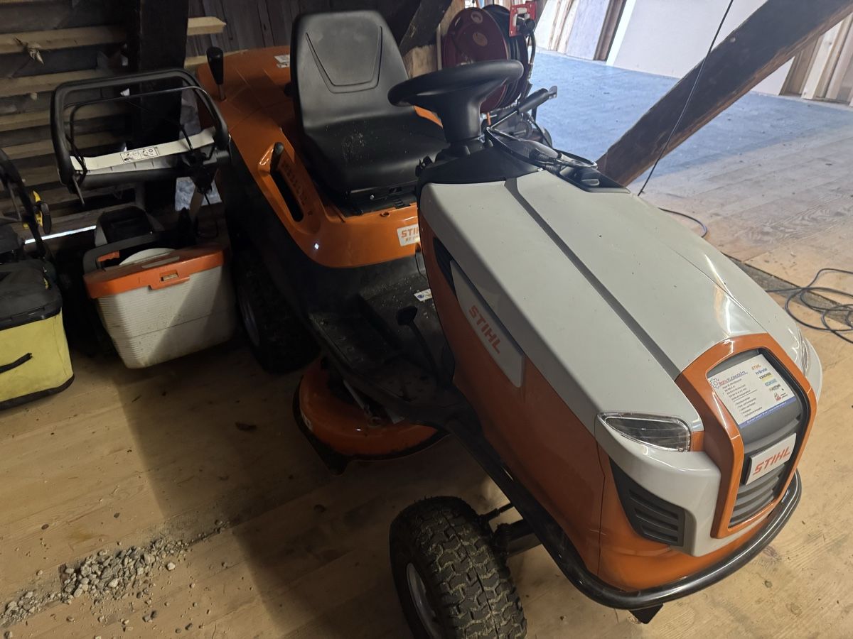 Stihl Tagliaerba: Stihl aufsitzmäher RT 5097. Z – Usato da Huttwil venduto da BurkhalterMalerei 1
