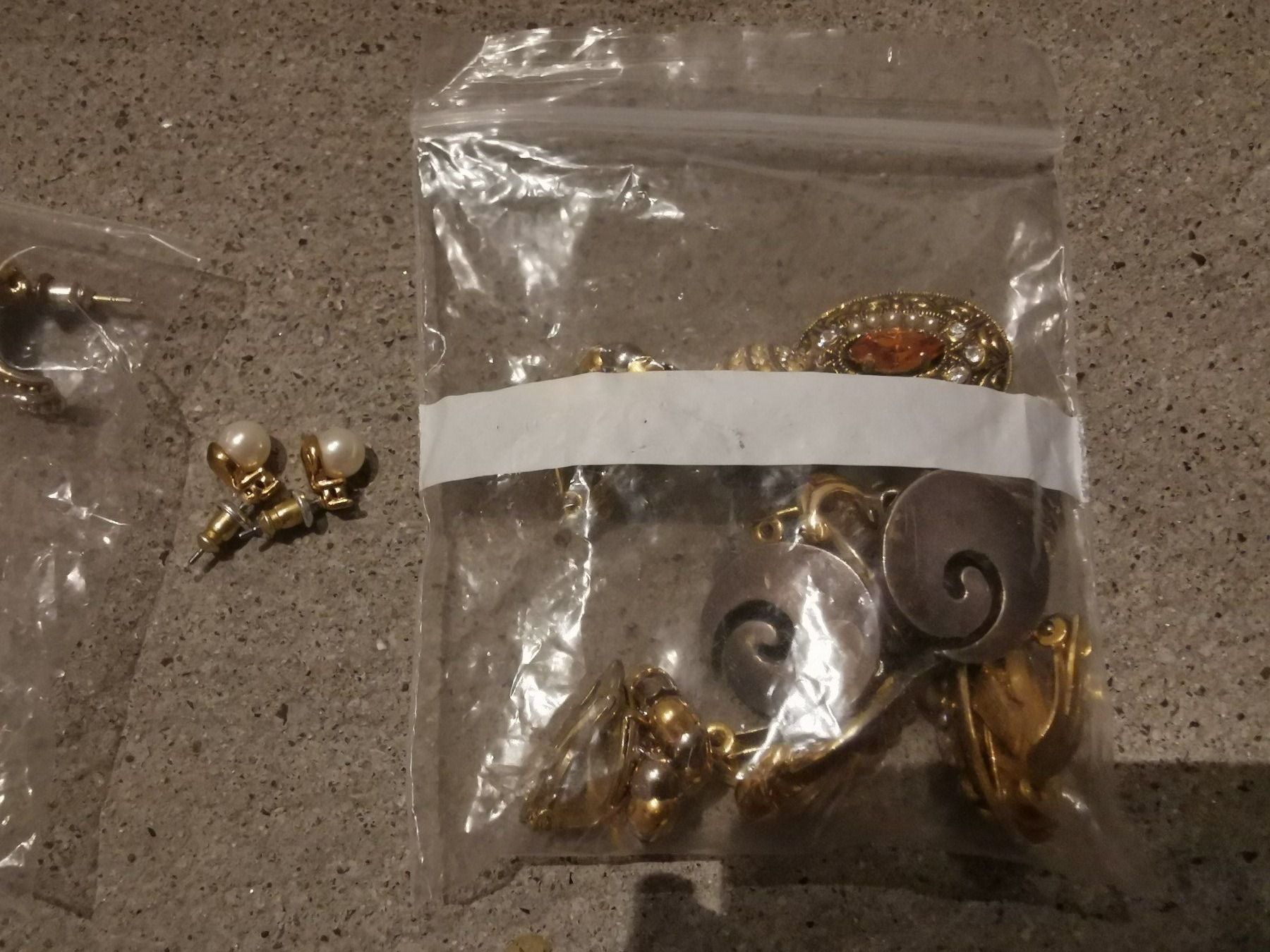 Boucles d'oreille: Diverse Ohrstecker Ohrclips – D'occasion à Gunzgen par 0Aurin0 2