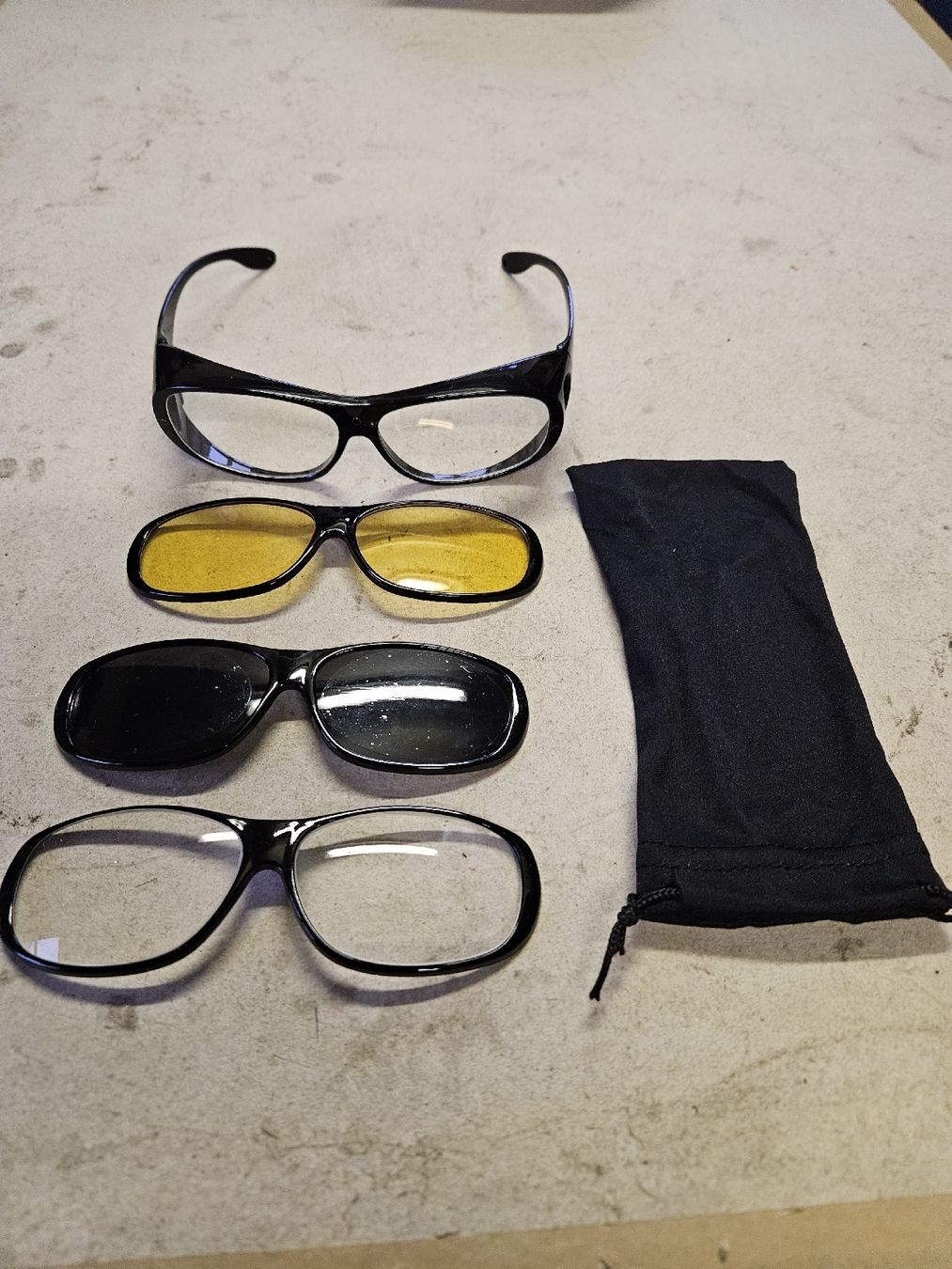 Occhiali & Lenti: Sportbrille mit 4 Wechselgläsern – Nuovo (secondo la descrizione) da Oberburg venduto da znas 1