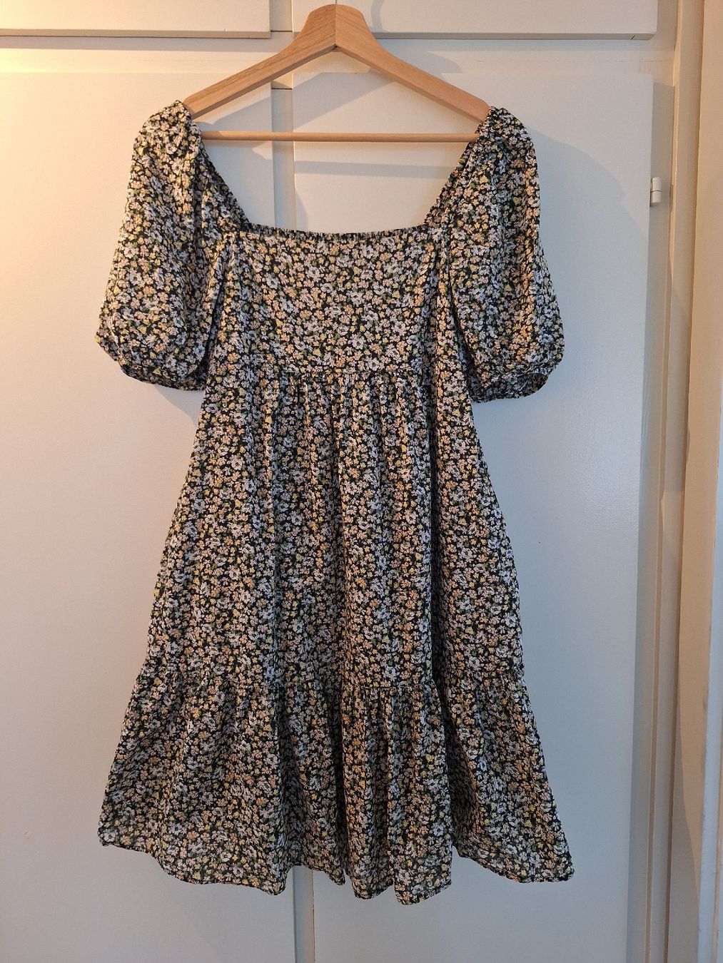 Uniqlo Vestiti: Uniqlo Sommerkleid Blumenmuster – Usato da Landquart venduto da gra_w9jz