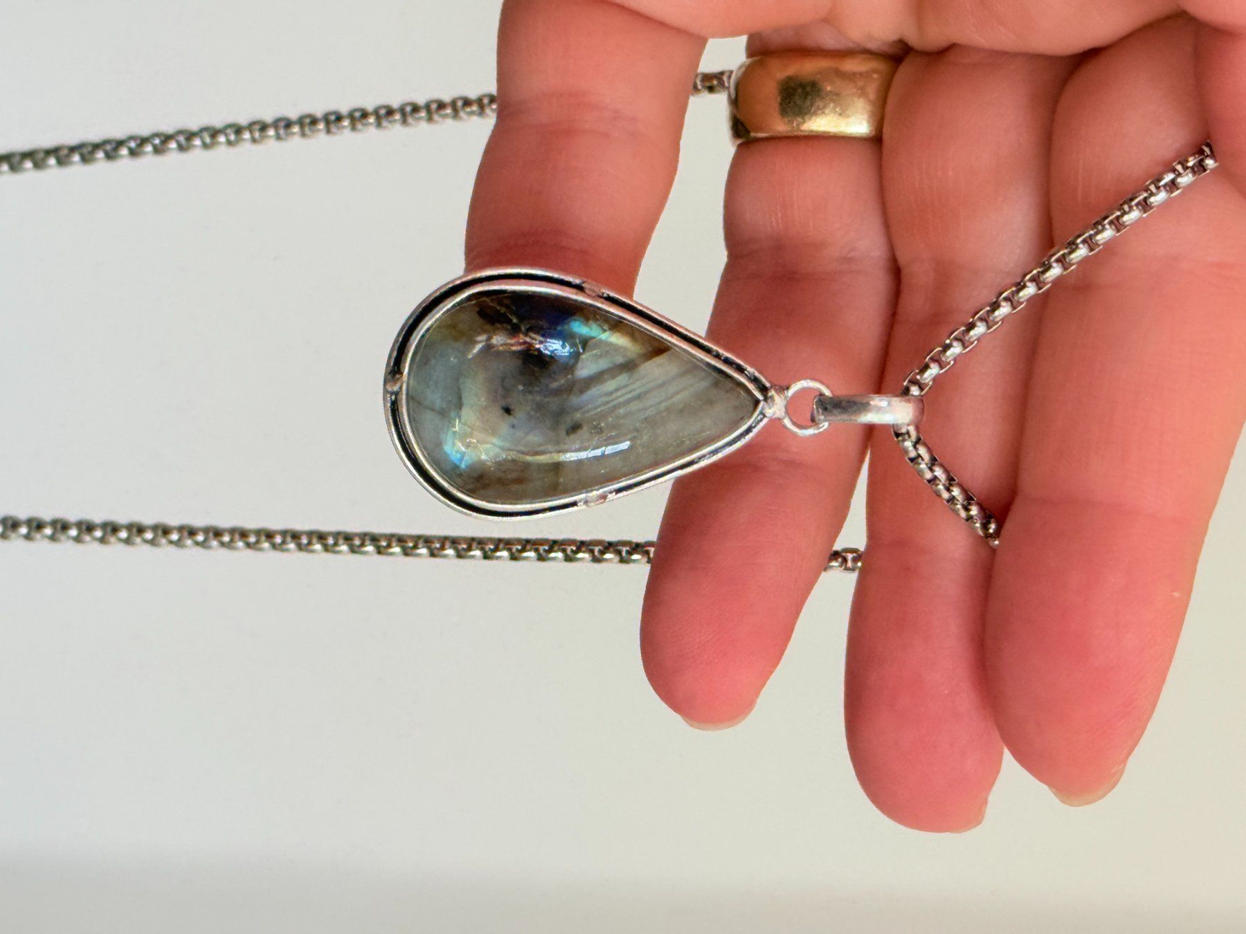 Catenine: Collier avec pendentif labradorite – Nuovo e nell'imballaggio originale da Genève venduto da AGBERG 3