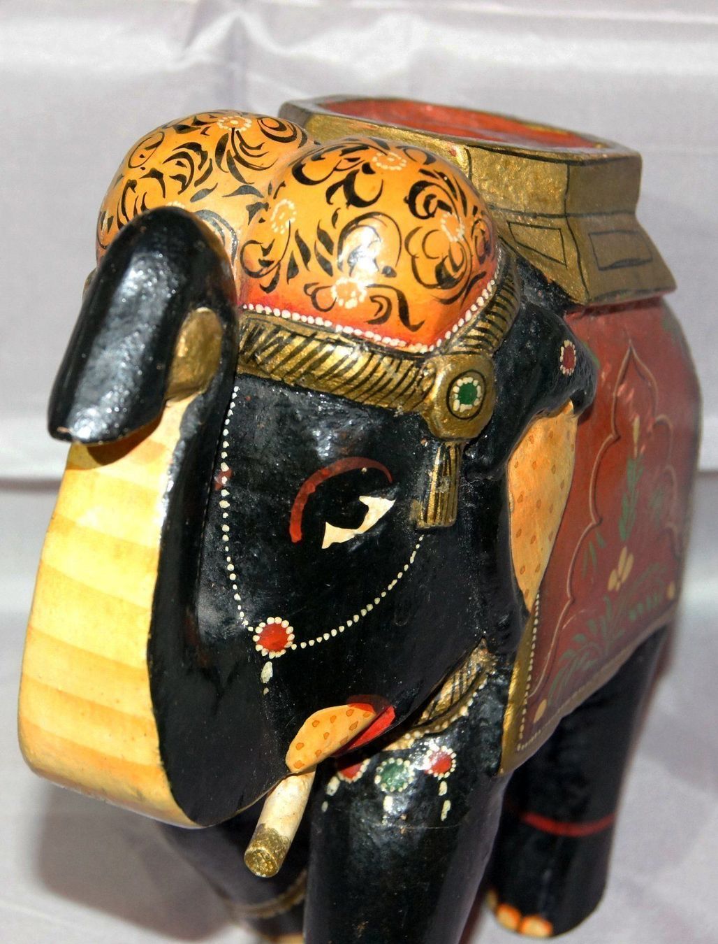 Figuren: Indischer Parade-Elefant bunt bemalt – Gebraucht aus Geroldswil von ARTEFACTO 3