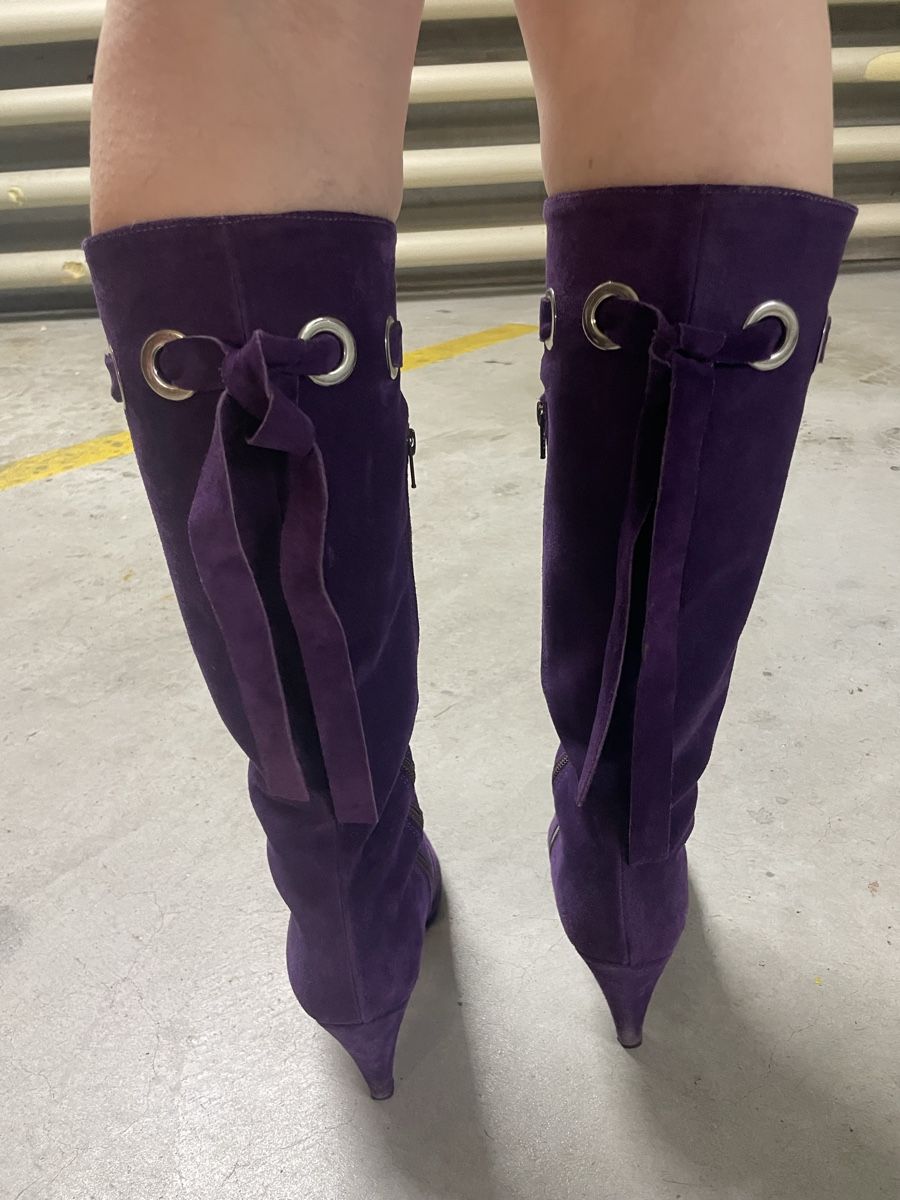 Damenschuhe: Purple Suede Boots, Eye-Catching Design, Size 39 – Gebraucht aus Cham von vsgesser 2