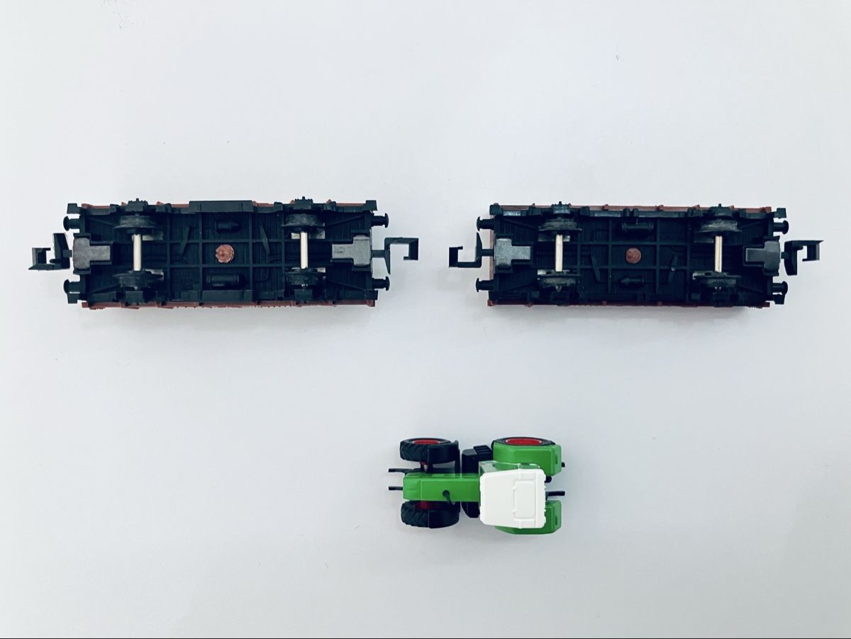 Trix Modellini di ferrovie: 2x Landwirtschaft Wagen mit TRAKTOR SPUR N – Usato da Oberbuchsiten venduto da Orsetto24 5
