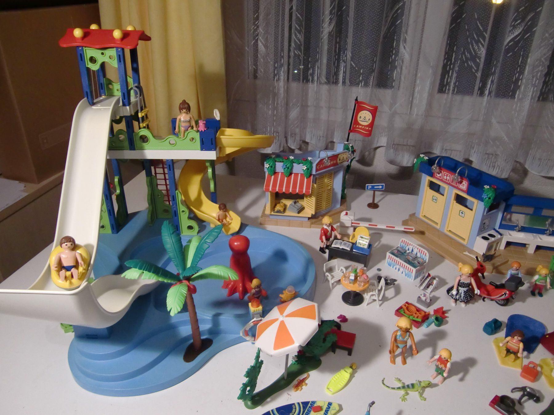 Playmobil Spielzeuge: Playmobil Campingplatz mit Camper + Rutsche - extra gross – Gebraucht aus Arbon von 200sterne 7