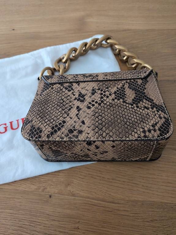 Taschen für Damen: Guess Tasche – Gebraucht aus Aarburg von Noemi.H 2