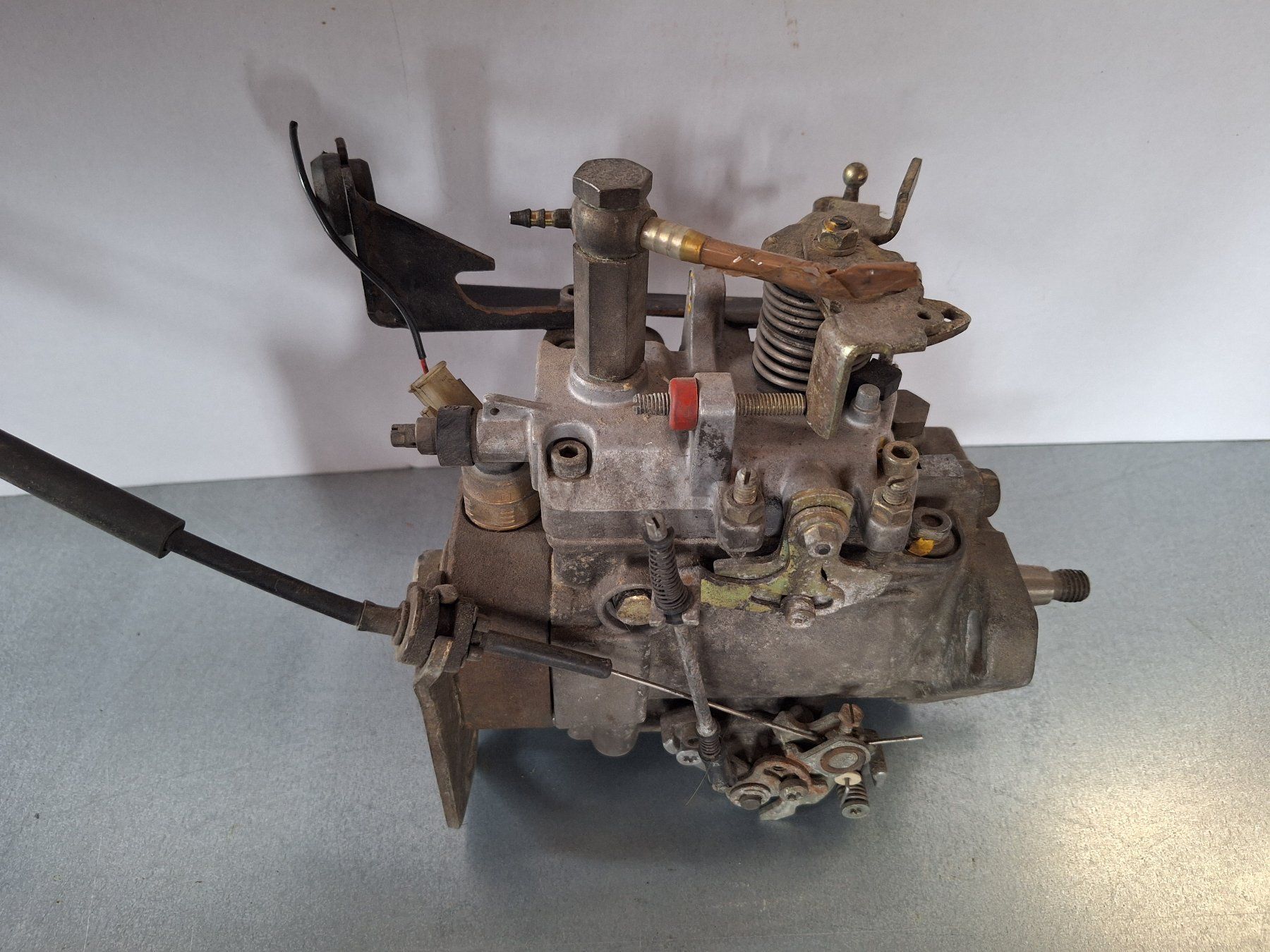Bosch Tutti pezzi di ricambio auto: 3 X Einspritzpumpen Bosch – Usato da Madiswil venduto da 20gls 7