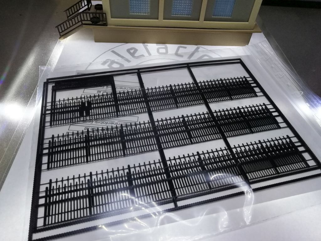 Modellini di ferrovie: Fabrik-Eisenzaun schwarz 90cm H0 – Nuovo e nell'imballaggio originale da Luzern venduto da Salefactory 3