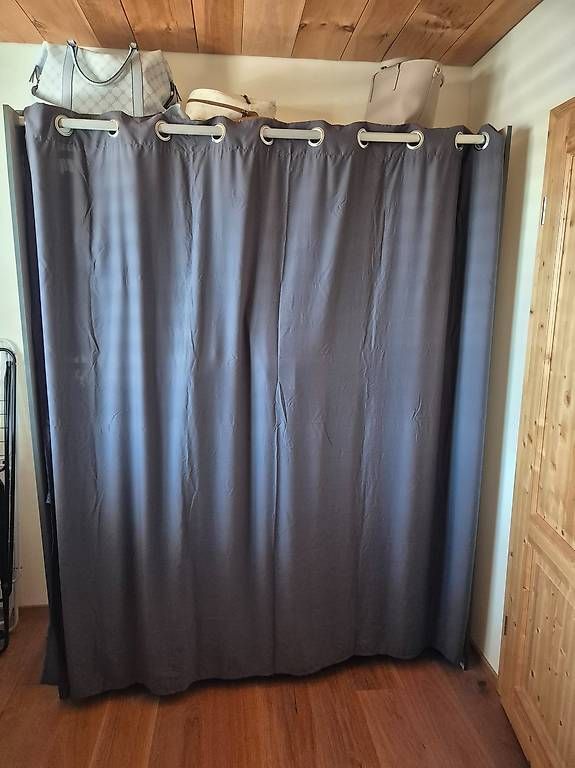 Armadi: Kleiderschrank – Usato da  venduto da  2