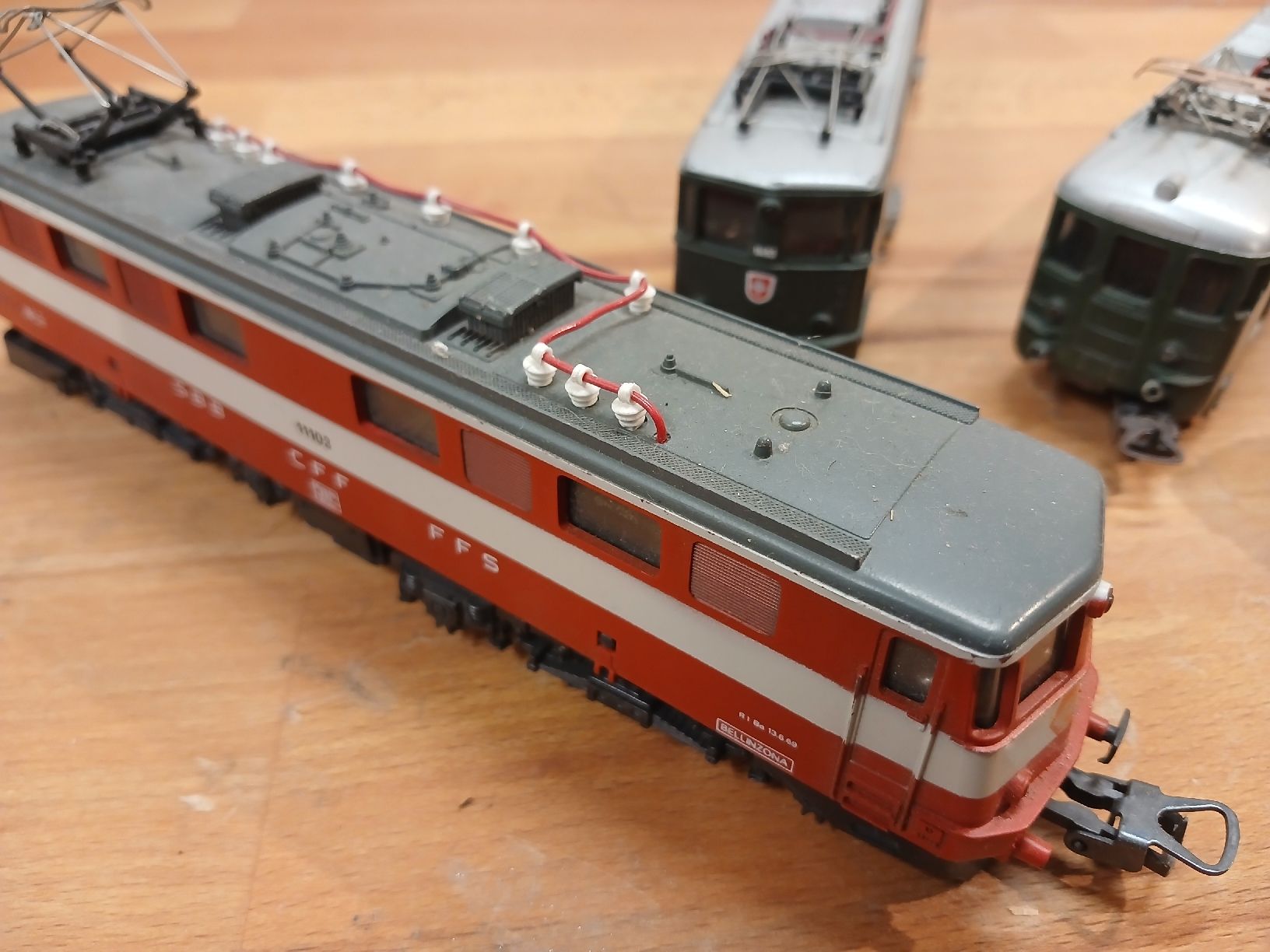 Lima Modelleisenbahnen: LIMA Rollmaterial und Geleise – Defekt aus Gwatt (Thun) von Sebirt 4